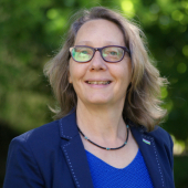 Portrait von Dr. Corinna Hölzer